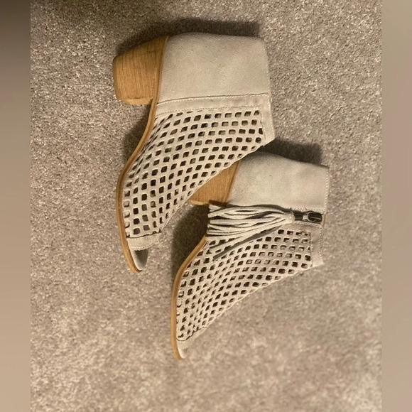 Matisse Indie Bone Gray/White Suede Leather Cutout Ankle Booties - Picture 10 of 14